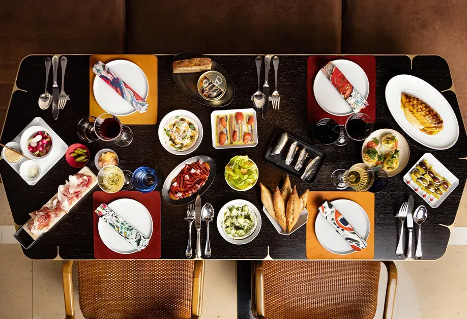 Garnished dinner table